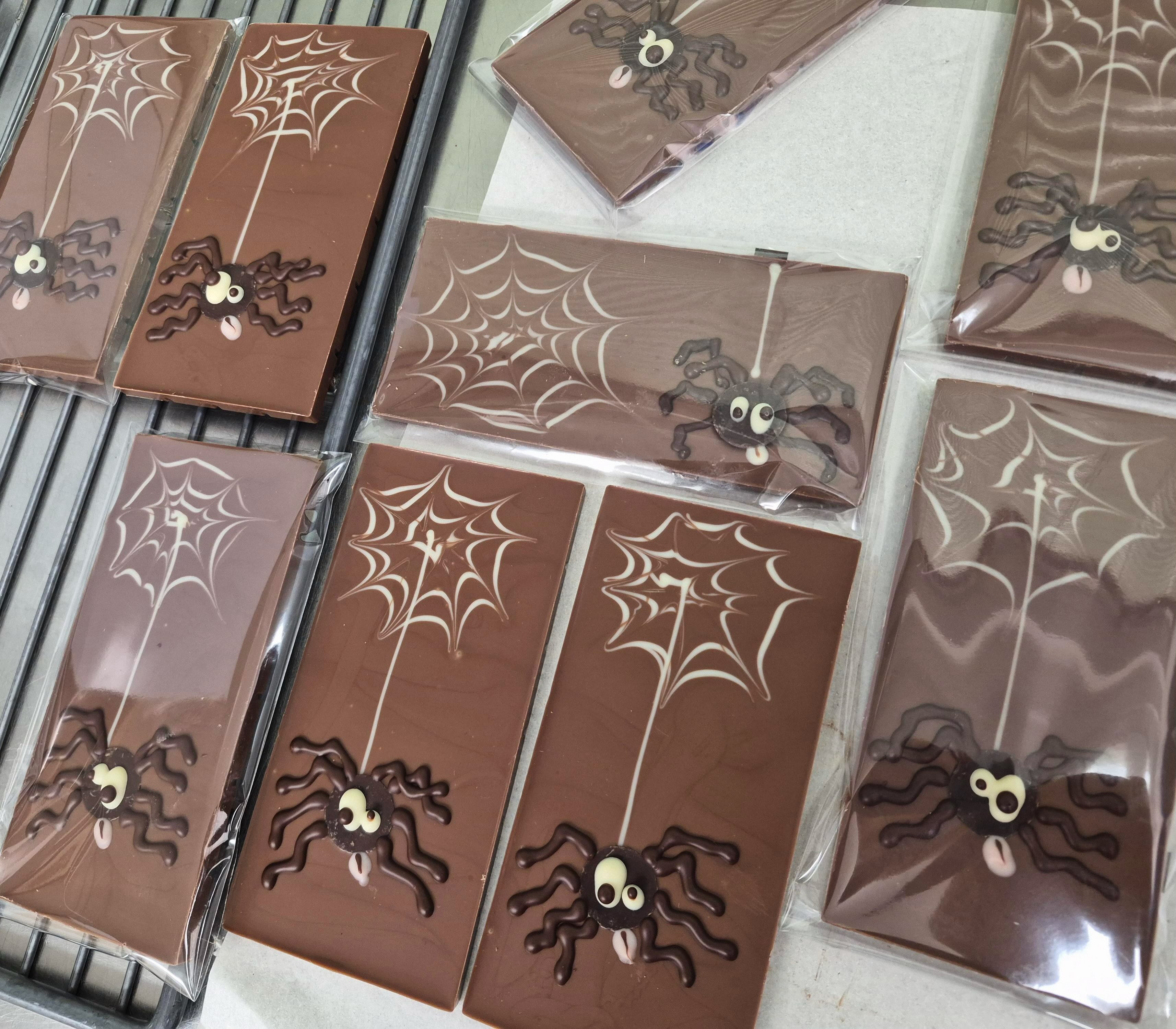🕸️Nos nouvelles tablettes chocolat au lait🕷️ — Chocolaterie du Bugnon